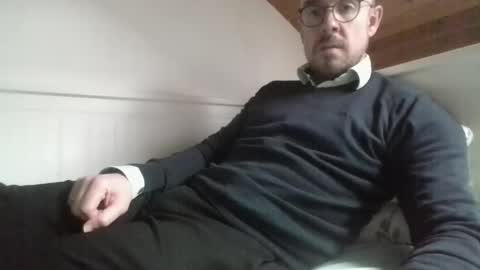 Snapshot of s_i_q chatting on 11/17/25, 01:39 s_i_q online show from 11/17/25, 01:39