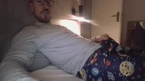 Snapshot of s_i_q chatting on 11/19/25, 03:39 s_i_q online show from 11/19/25, 03:39