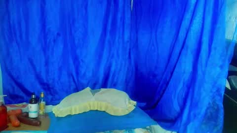 Snapshot of s_sofiaa_ chatting on 11/10/25, 07:57 sofia online show from 11/10/25, 07:57