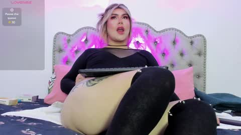 Snapshot of saammii_ chatting on 01/01/25, 12:21 Sammy Saenz ig Sammysaenz online show from 01/01/25, 12:21