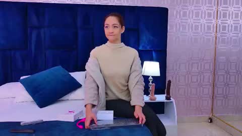 Saara Brown online show from 11/08/25, 09:57