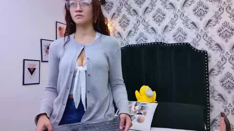 Saara Brown online show from 11/12/25, 12:05