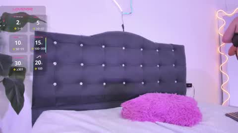 saaya_tay online show from 10/15/25, 07:41