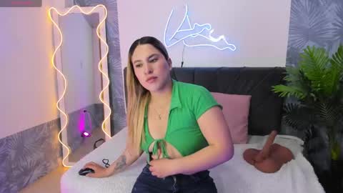 saaya_tay online show from 04/15/26, 08:31