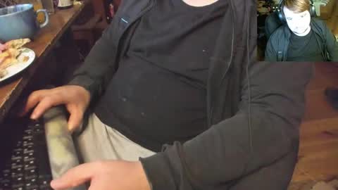 1141323  my Lord Mister Max   moms treasure online show from 09/14/25, 09:25