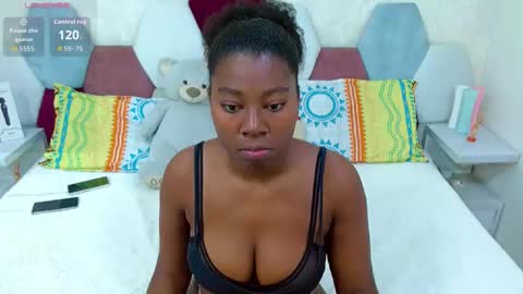 sabriana_smith1 online show from 05/10/26, 03:33