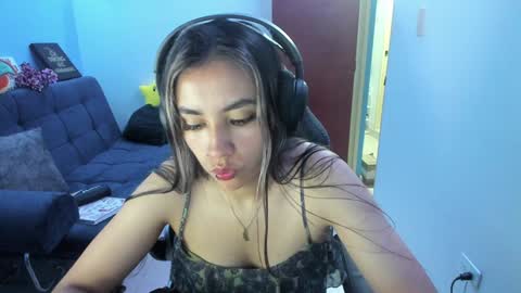 Snapshot of sabrina_chester_02 chatting on 12/05/24, 03:26 Angie online show from 12/05/24, 03:26