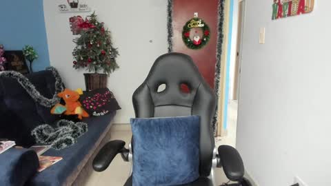 Snapshot of sabrina_chester_02 chatting on 12/24/24, 08:27 Angie online show from 12/24/24, 08:27