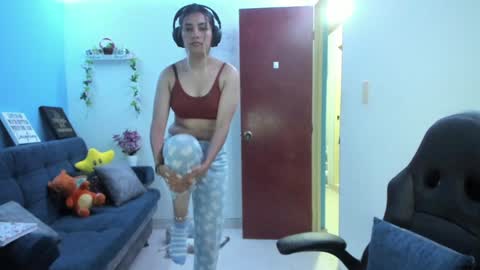 Snapshot of sabrina_chester_02 chatting on 02/06/25, 11:48 Angie online show from 02/06/25, 11:48