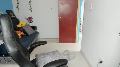 Snapshot of sabrina_chester_02 chatting on 02/08/25, 04:57 Angie online show from 02/08/25, 04:57