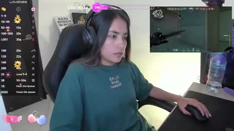 Snapshot of sabrina_chester_02 chatting on 10/10/25, 08:41 Angie online show from 10/10/25, 08:41