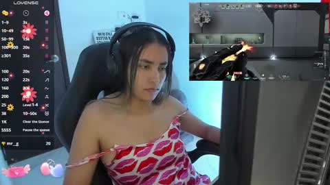 Snapshot of sabrina_chester_02 chatting on 10/31/25, 07:26 Angie online show from 10/31/25, 07:26