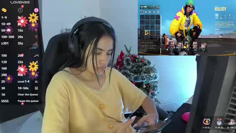 Snapshot of sabrina_chester_02 chatting on 12/15/25, 05:17 Angie online show from 12/15/25, 05:17