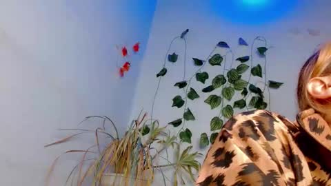 Snapshot of sabrinaexpositoxx chatting on 03/25/26, 02:34 SABRI online show from 03/25/26, 02:34