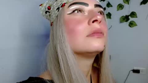 Snapshot of sabrinaexpositoxx chatting on 04/06/26, 01:36 SABRI online show from 04/06/26, 01:36