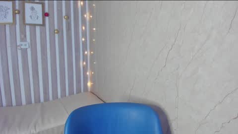 Snapshot of sabrinahims_ chatting on 12/19/24, 08:55 mariana online show from 12/19/24, 08:55