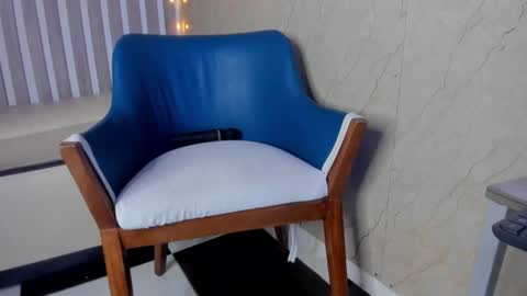 Snapshot of sabrinahims_ chatting on 01/14/25, 12:22 mariana online show from 01/14/25, 12:22