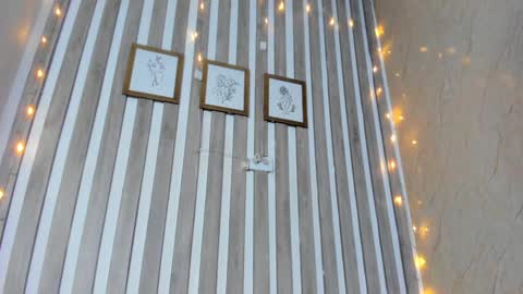 Snapshot of sabrinahims_ chatting on 01/28/25, 01:08 mariana online show from 01/28/25, 01:08