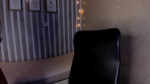 Snapshot of sabrinahims_ chatting on 02/06/25, 10:00 mariana online show from 02/06/25, 10:00