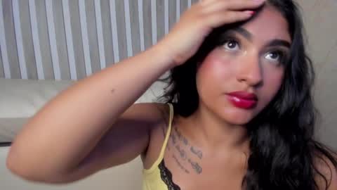 Snapshot of sabrinahims_ chatting on 02/20/25, 11:21 mariana online show from 02/20/25, 11:21