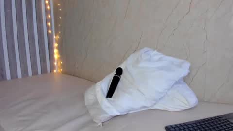 Snapshot of sabrinahims_ chatting on 02/25/25, 02:03 mariana online show from 02/25/25, 02:03