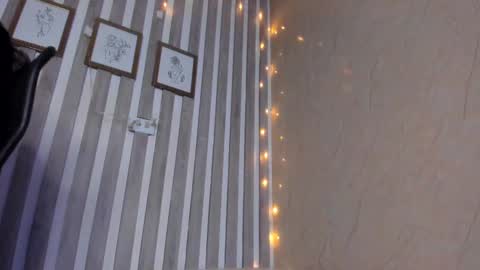 Snapshot of sabrinahims_ chatting on 03/12/25, 11:33 mariana online show from 03/12/25, 11:33