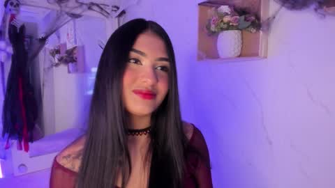 Snapshot of sabrinahims_ chatting on 10/22/25, 02:45 mariana online show from 10/22/25, 02:45