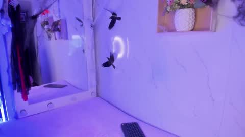 Snapshot of sabrinahims_ chatting on 10/28/25, 04:49 mariana online show from 10/28/25, 04:49