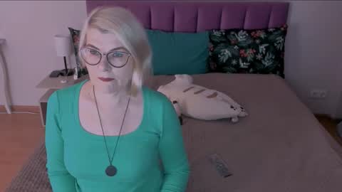 Sabrina MacMarren online show from 02/09/25, 05:19