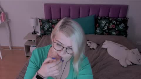 Sabrina MacMarren online show from 02/28/25, 10:06