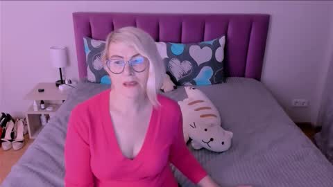 Sabrina MacMarren online show from 09/09/25, 08:08