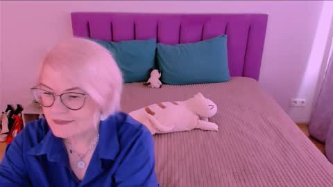 Sabrina MacMarren online show from 09/14/25, 10:03