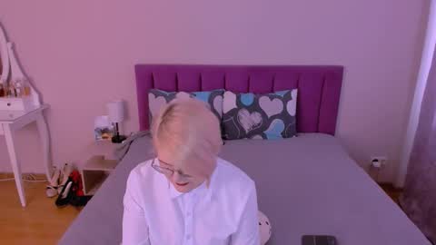 Sabrina MacMarren online show from 02/08/26, 08:29