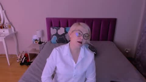 Sabrina MacMarren online show from 02/08/26, 08:34