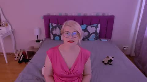 Sabrina MacMarren online show from 02/12/26, 09:04