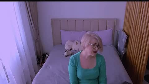 Sabrina MacMarren online show from 04/02/26, 08:12