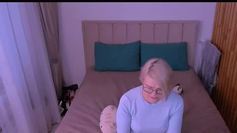 Sabrina MacMarren online show from 04/29/26, 05:30