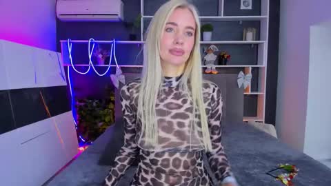 Sabrina online show from 12/14/25, 12:54