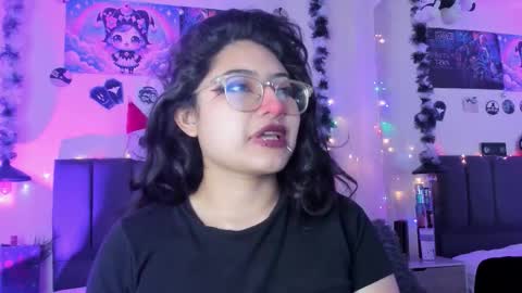 Snapshot of sabrinav_ chatting on 02/02/26, 11:31 Sabrina online show from 02/02/26, 11:31