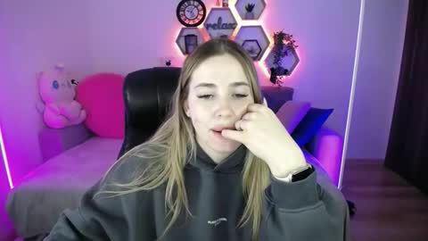 Sabrina Violet online show from 04/04/26, 08:01