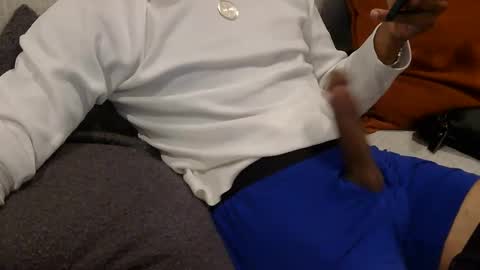 Dee online show from 10/31/25, 09:10