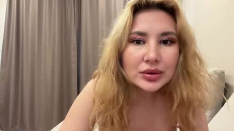 sacreed_lovee online show from 06/05/26, 10:10