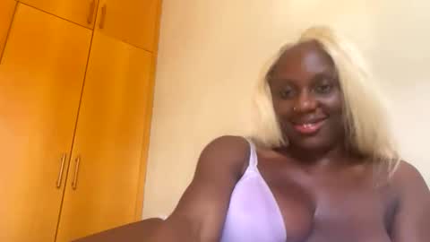 Onika online show from 06/10/26, 02:16