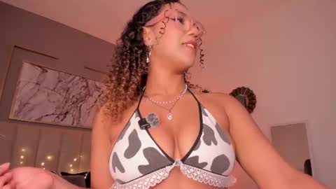 Snapshot of sade_jackson1 chatting on 06/27/26, 06:18 Sophie online show from 06/27/26, 06:18