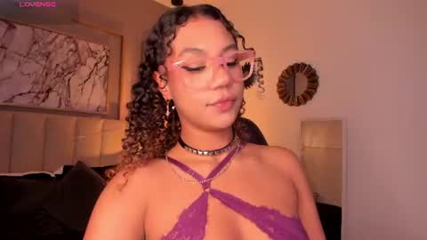 Snapshot of sade_jackson1 chatting on 07/09/26, 03:32 Sophie online show from 07/09/26, 03:32