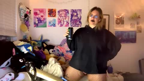 Snapshot of sadgirlsocial chatting on 11/15/25, 01:14 sweet angel baby online show from 11/15/25, 01:14