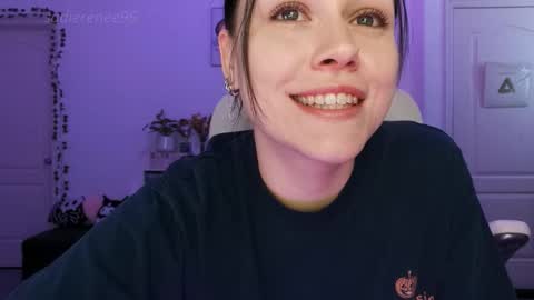 Snapshot of sadierenee96 chatting on 11/18/25, 12:05 Sadie Renee online show from 11/18/25, 12:05