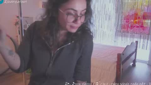 Snapshot of safaeri chatting on 01/07/25, 08:21 Safa online show from 01/07/25, 08:21