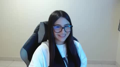 Sahaliefox  online show from 11/17/25, 08:58