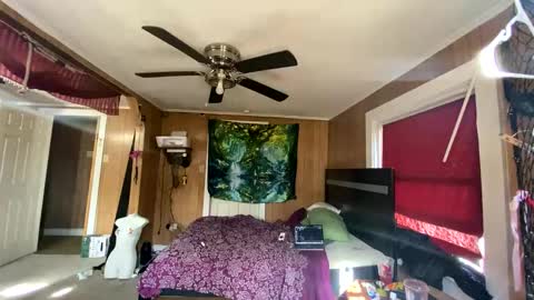 Snapshot of sailaway9694 chatting on 11/27/25, 04:53 PupTwink online show from 11/27/25, 04:53